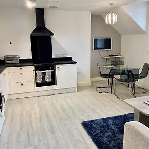 Apartment Two Bedroom Penthouse, Stockport