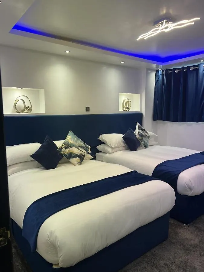 Feathers Suite Blackpool Apartment