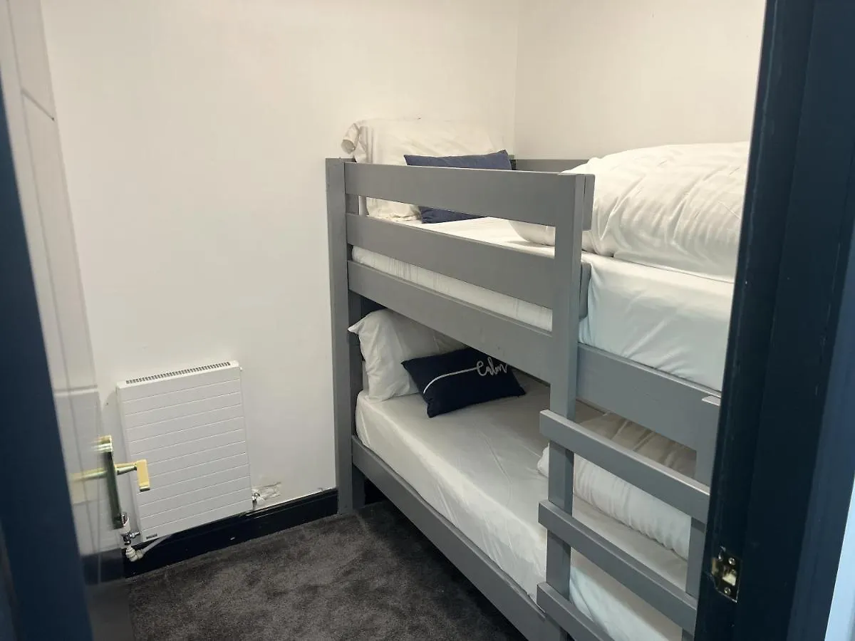 Feathers Suite Blackpool Apartment